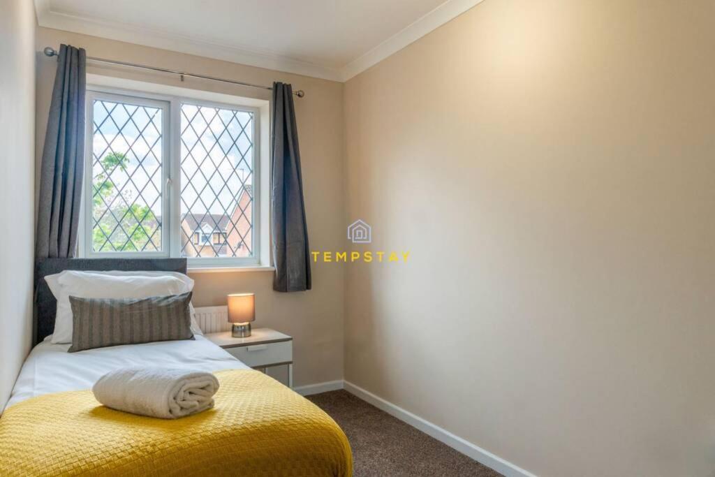 Villa Cosy 2 Bed & Free Parking. Near Heathrow/Pinewood Slough Exterior foto