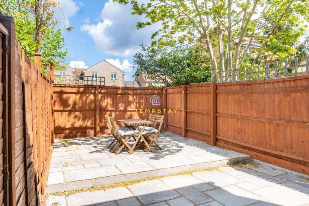 Villa Cosy 2 Bed & Free Parking. Near Heathrow/Pinewood Slough Exterior foto
