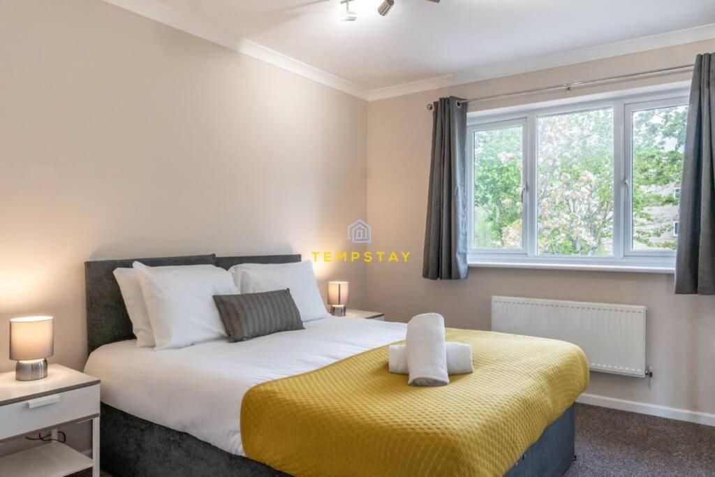 Villa Cosy 2 Bed & Free Parking. Near Heathrow/Pinewood Slough Exterior foto