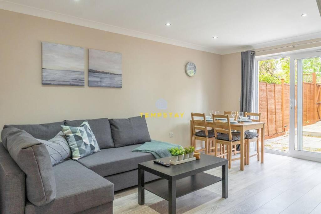 Villa Cosy 2 Bed & Free Parking. Near Heathrow/Pinewood Slough Exterior foto